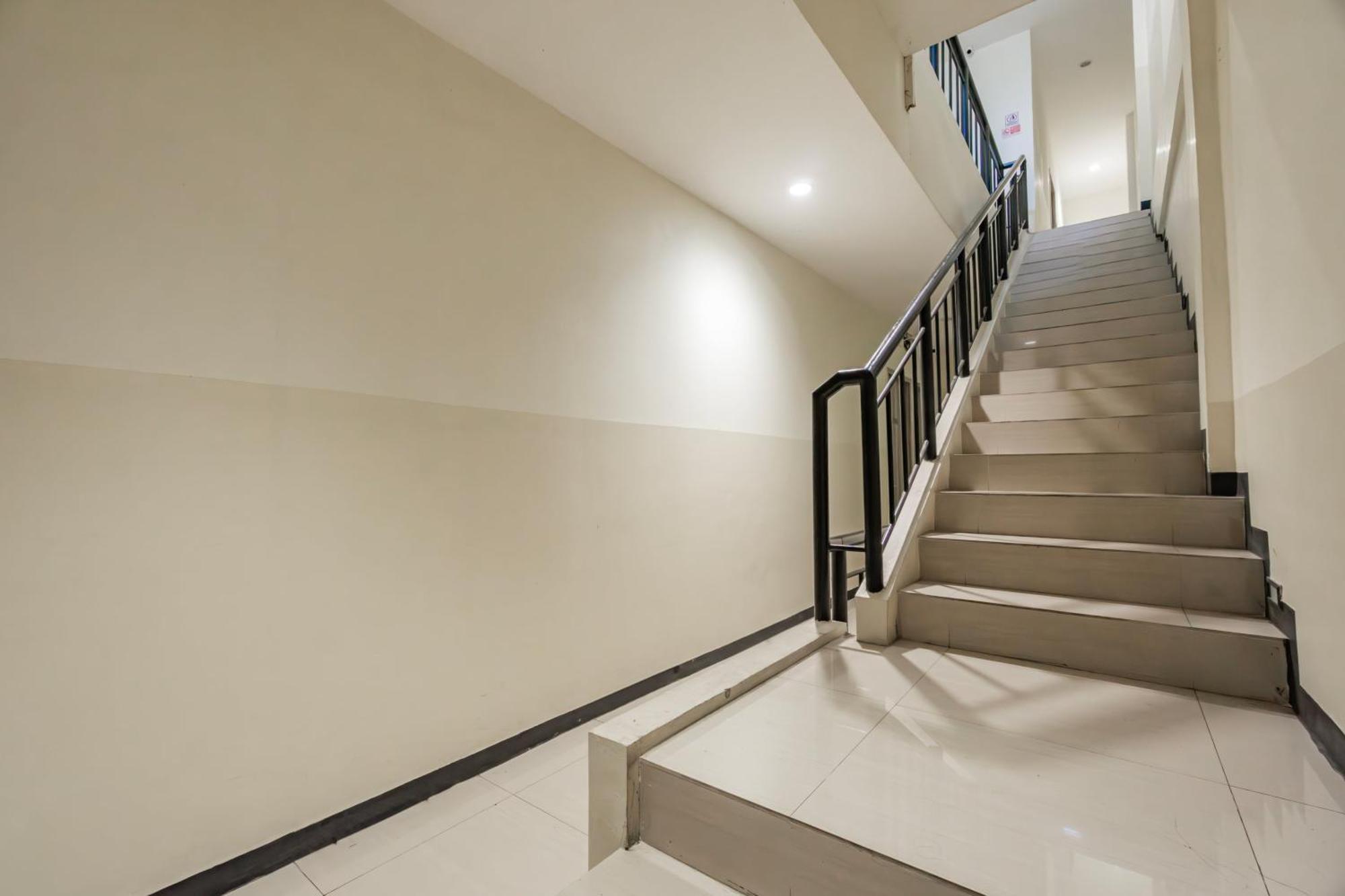 Ace Business Hotel Galaxy Surabaya Buitenkant foto