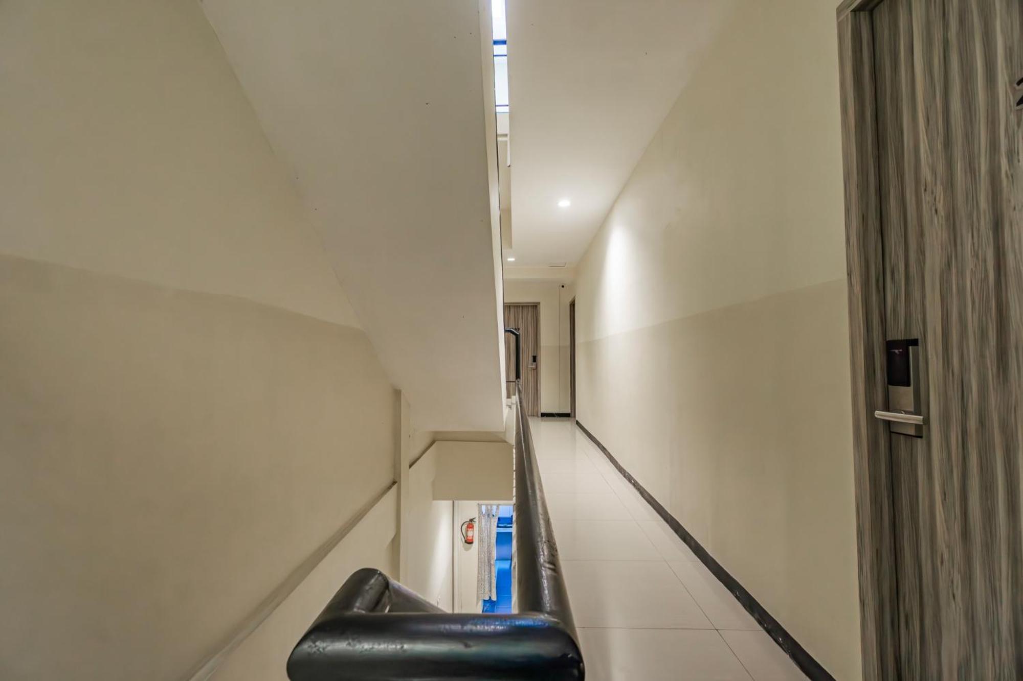 Ace Business Hotel Galaxy Surabaya Buitenkant foto