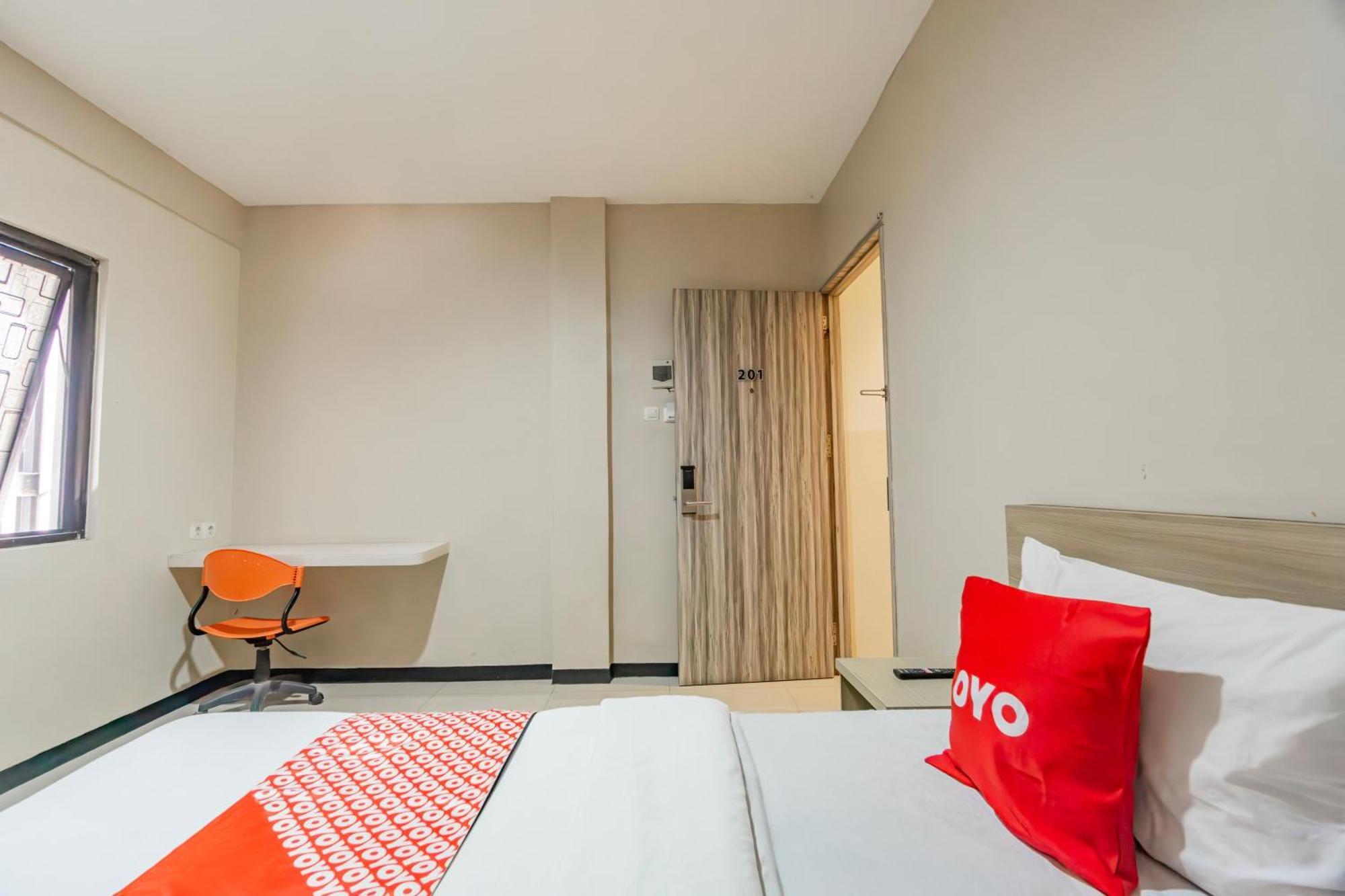 Ace Business Hotel Galaxy Surabaya Buitenkant foto