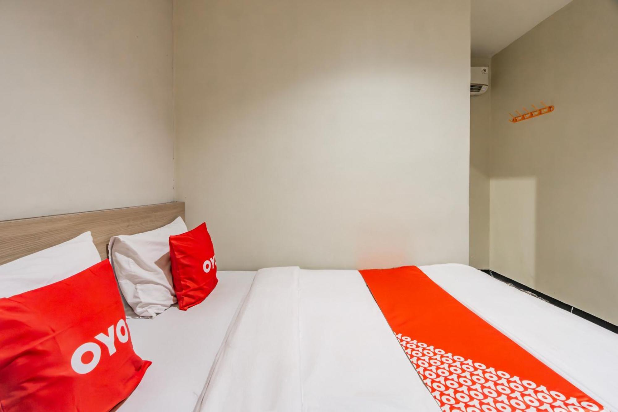 Ace Business Hotel Galaxy Surabaya Buitenkant foto